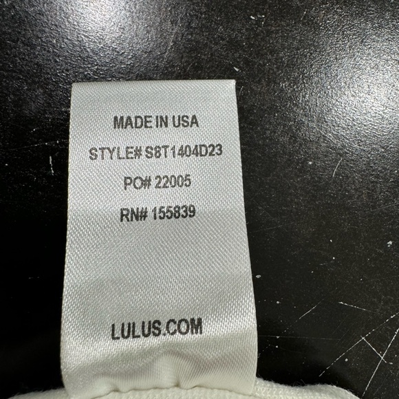 Lulus Size Large White bodysuit.  Great condition.  Never worn. - Picture 2 of 6